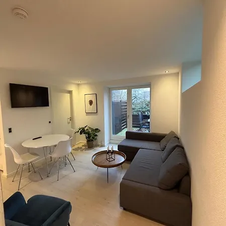 3-room With Free Parking And Terrace * Aalbor