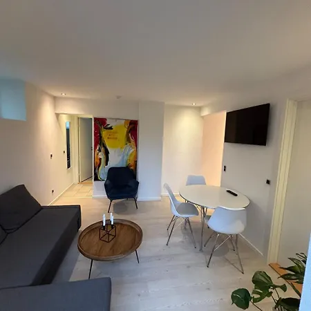 3-room With Free Parking And Terrace شقة *