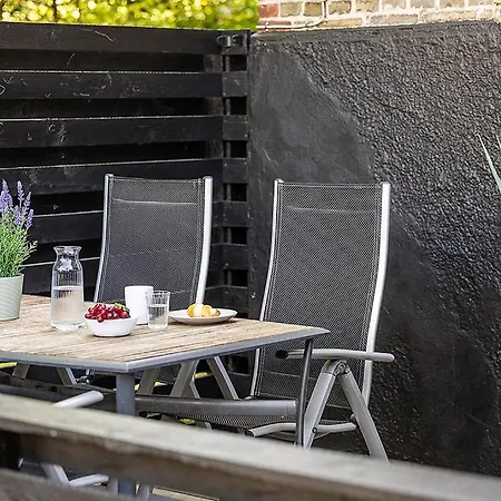 3-room With Free Parking And Terrace