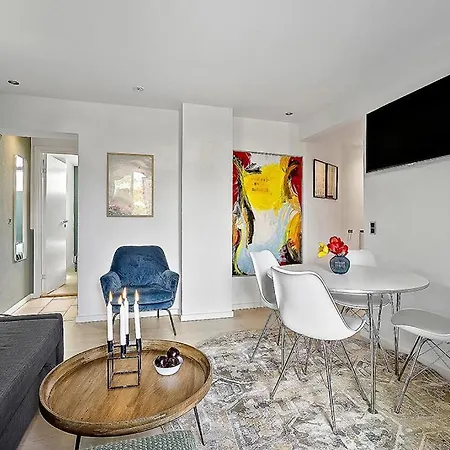 3-room With Free Parking And Terrace